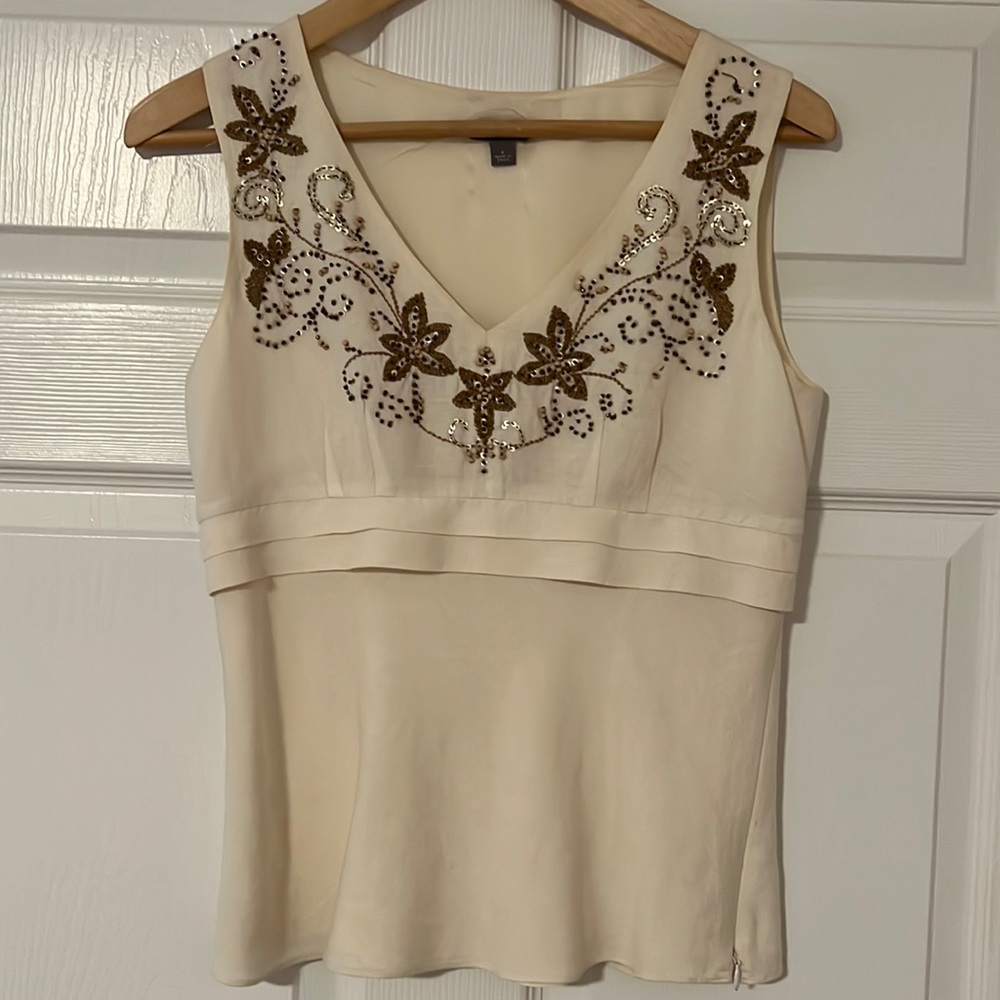 Linen top with embroidery